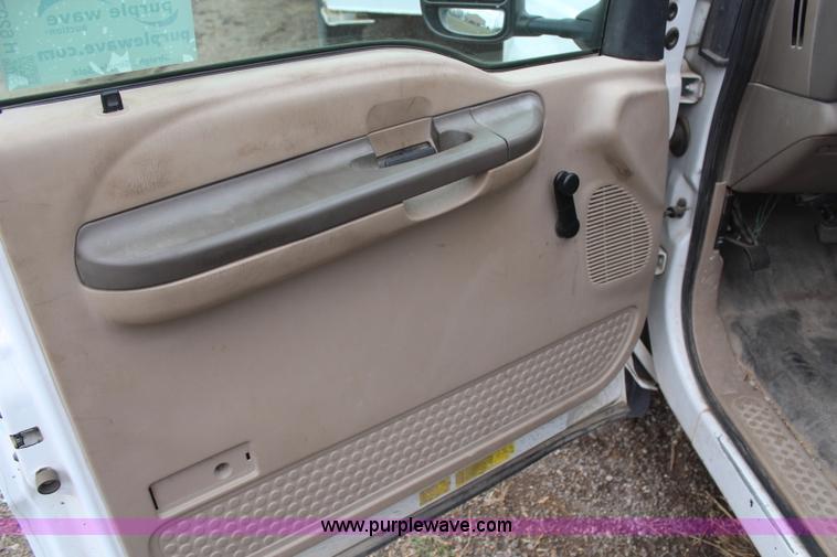 image for item H6207 2002 Ford F350 Super Duty pickup truck