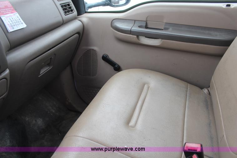 image for item H6207 2002 Ford F350 Super Duty pickup truck