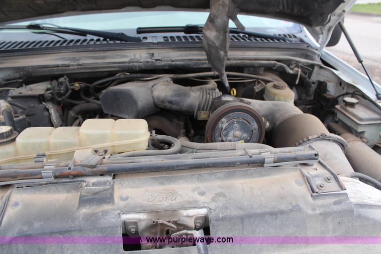 image for item H6207 2002 Ford F350 Super Duty pickup truck