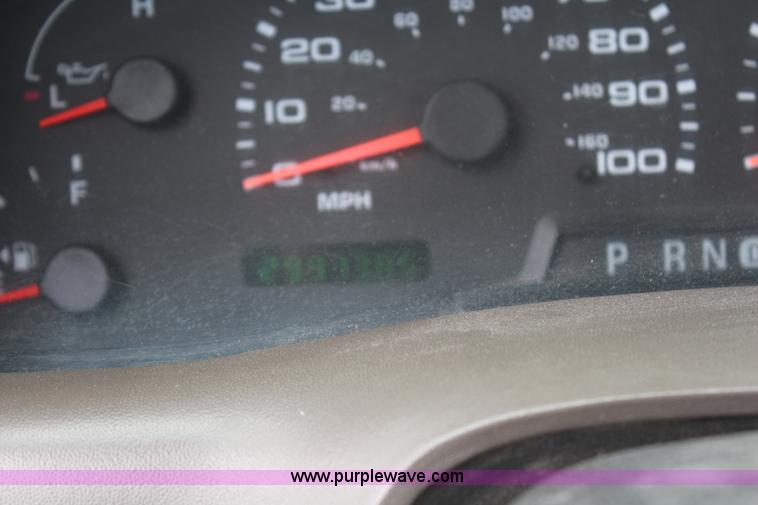 image for item H6207 2002 Ford F350 Super Duty pickup truck