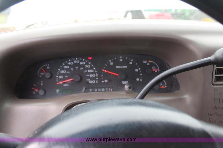 image for item H6207 2002 Ford F350 Super Duty pickup truck