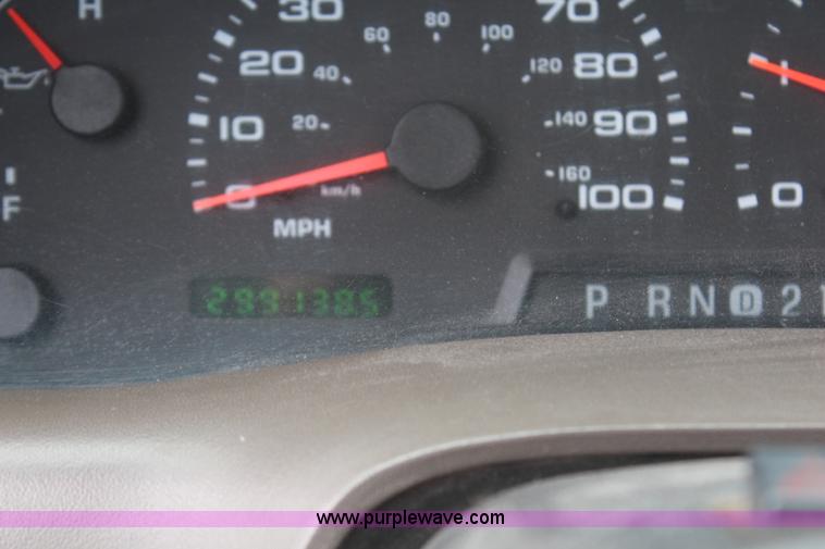 image for item H6207 2002 Ford F350 Super Duty pickup truck