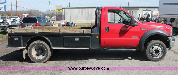 image for item H8272 2007 Ford F550 flatbed truck