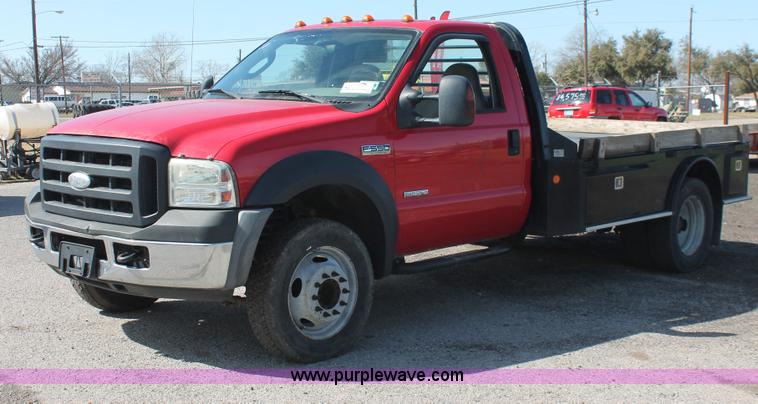 image for item H8272 2007 Ford F550 flatbed truck