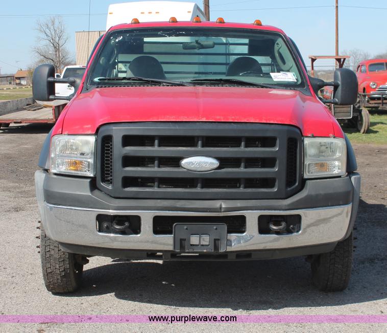 image for item H8272 2007 Ford F550 flatbed truck
