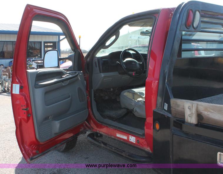 image for item H8272 2007 Ford F550 flatbed truck