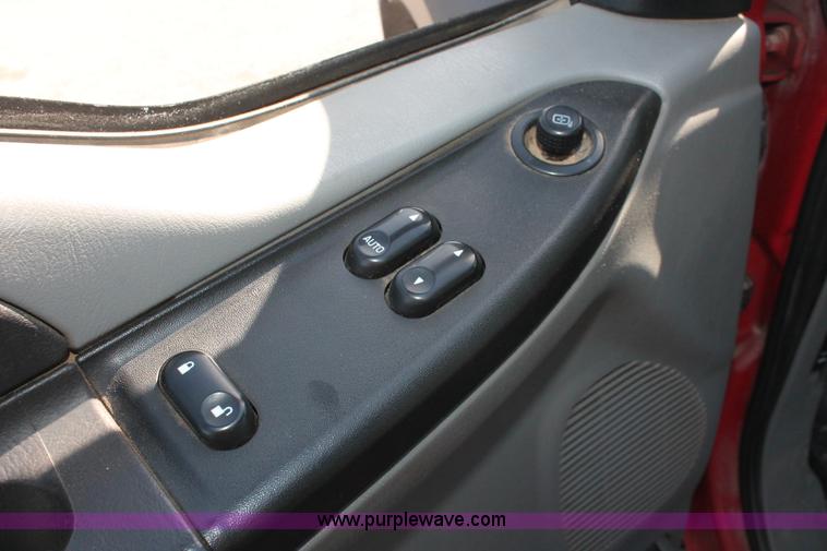 image for item H8272 2007 Ford F550 flatbed truck