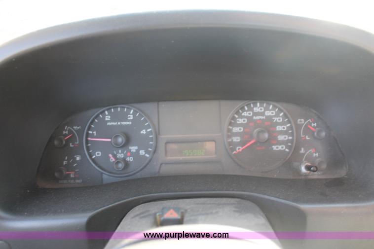 image for item H8272 2007 Ford F550 flatbed truck