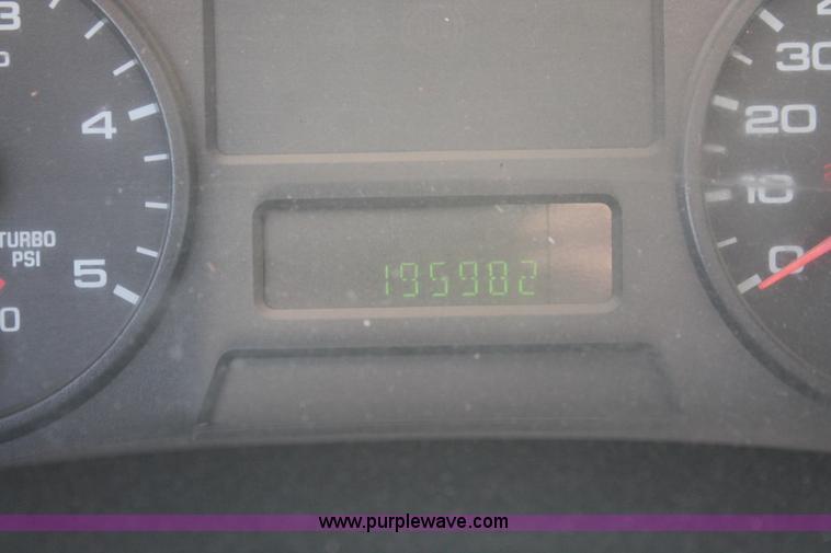 image for item H8272 2007 Ford F550 flatbed truck