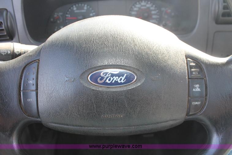 image for item H8272 2007 Ford F550 flatbed truck