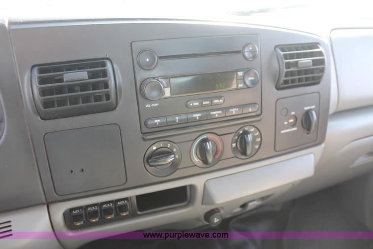 image for item H8272 2007 Ford F550 flatbed truck