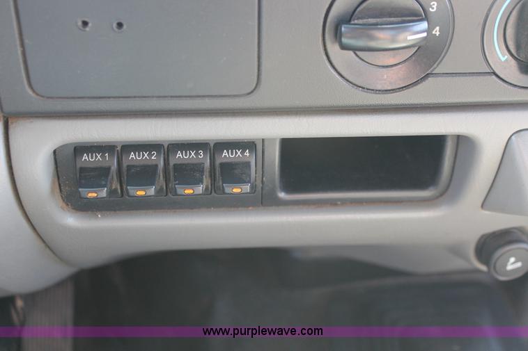 image for item H8272 2007 Ford F550 flatbed truck