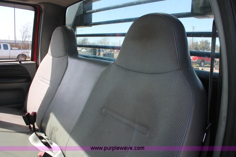 image for item H8272 2007 Ford F550 flatbed truck