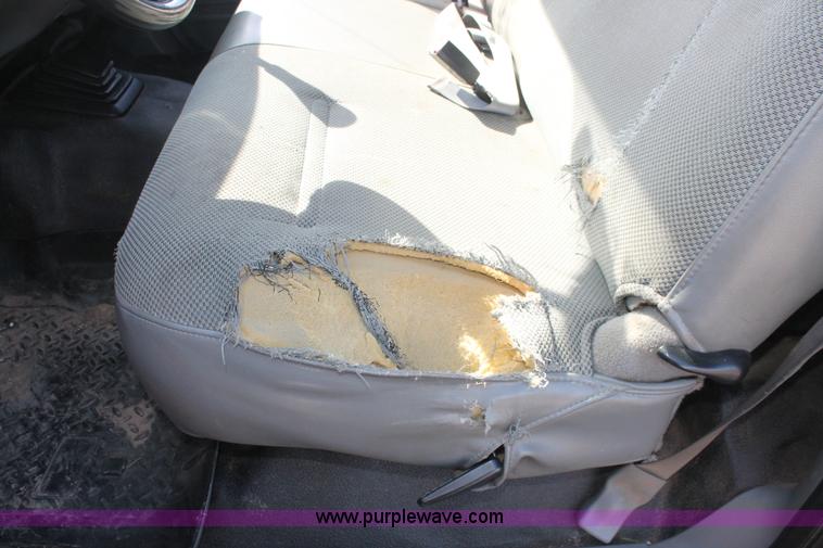 image for item H8272 2007 Ford F550 flatbed truck