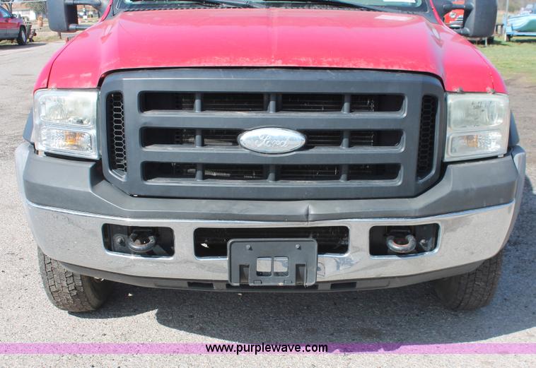 image for item H8272 2007 Ford F550 flatbed truck