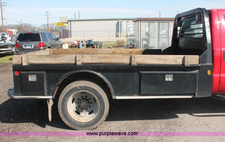 image for item H8272 2007 Ford F550 flatbed truck
