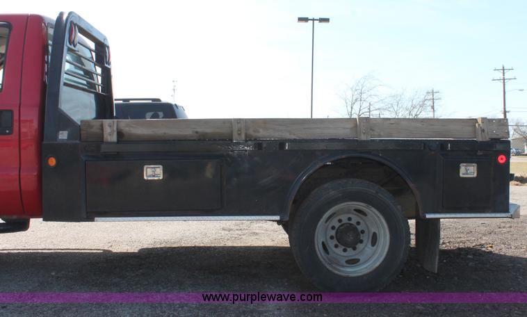 image for item H8272 2007 Ford F550 flatbed truck