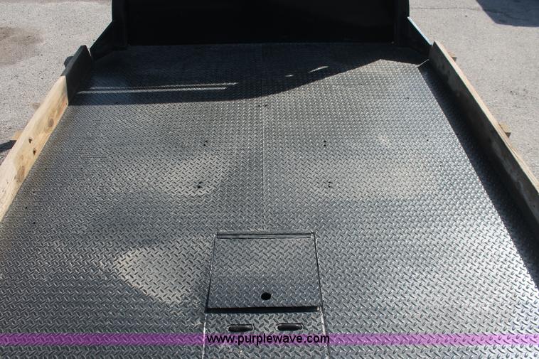 image for item H8272 2007 Ford F550 flatbed truck