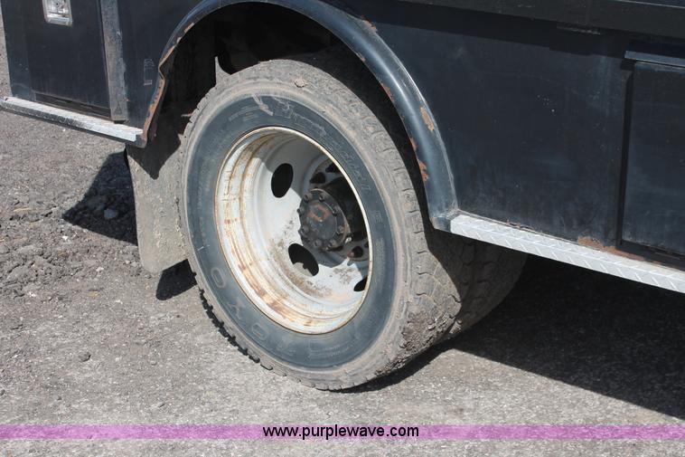 image for item H8272 2007 Ford F550 flatbed truck