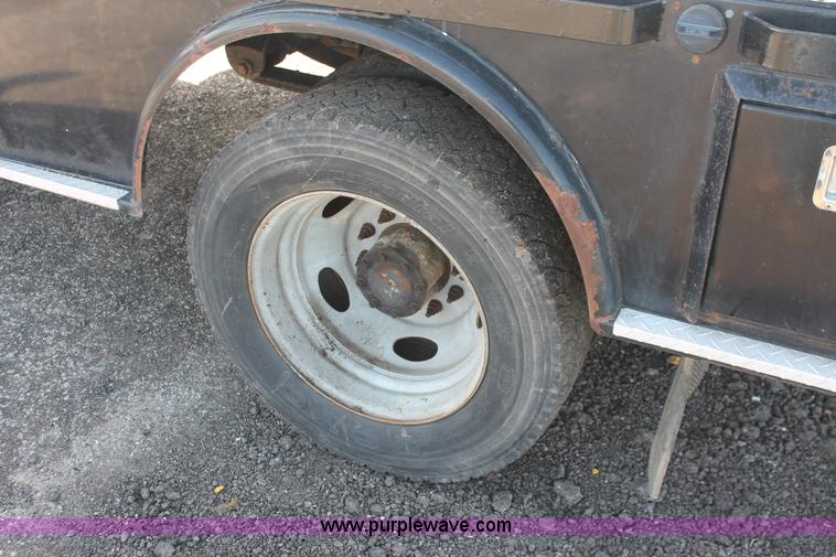 image for item H8272 2007 Ford F550 flatbed truck