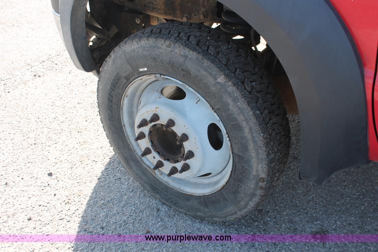 image for item H8272 2007 Ford F550 flatbed truck