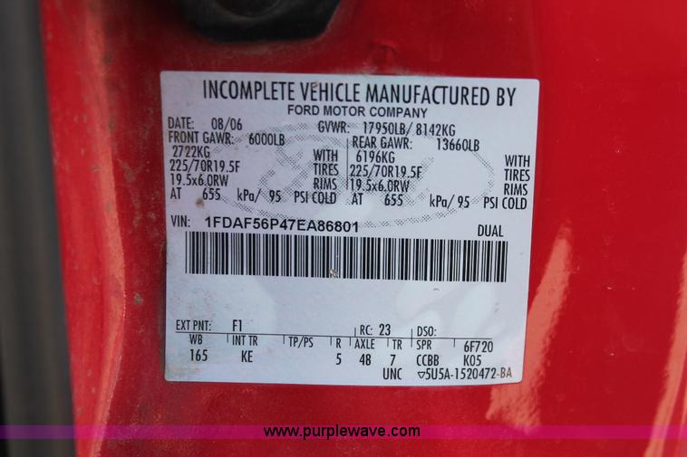 image for item H8272 2007 Ford F550 flatbed truck