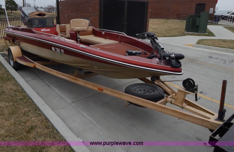 image for item I1053 1986 Charger 200 T-PRO fishing boat and trailer
