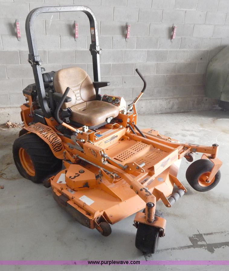 image for item I1054 Scag STT61V-27KA ZTR lawn mower