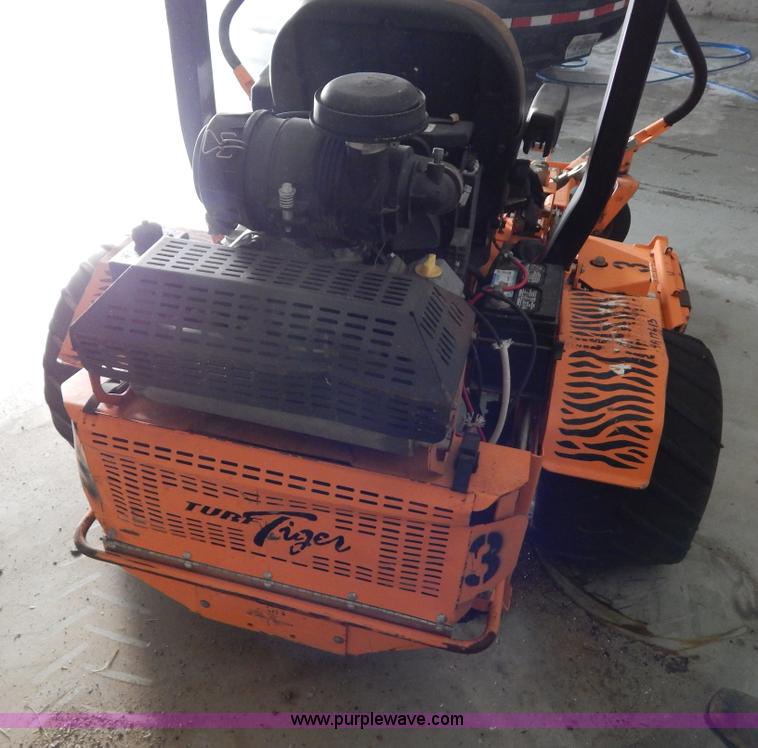 image for item I1054 Scag STT61V-27KA ZTR lawn mower