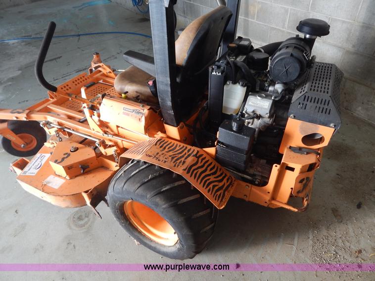 image for item I1054 Scag STT61V-27KA ZTR lawn mower