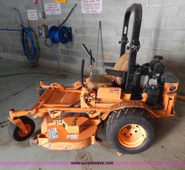 image for item I1054 Scag STT61V-27KA ZTR lawn mower