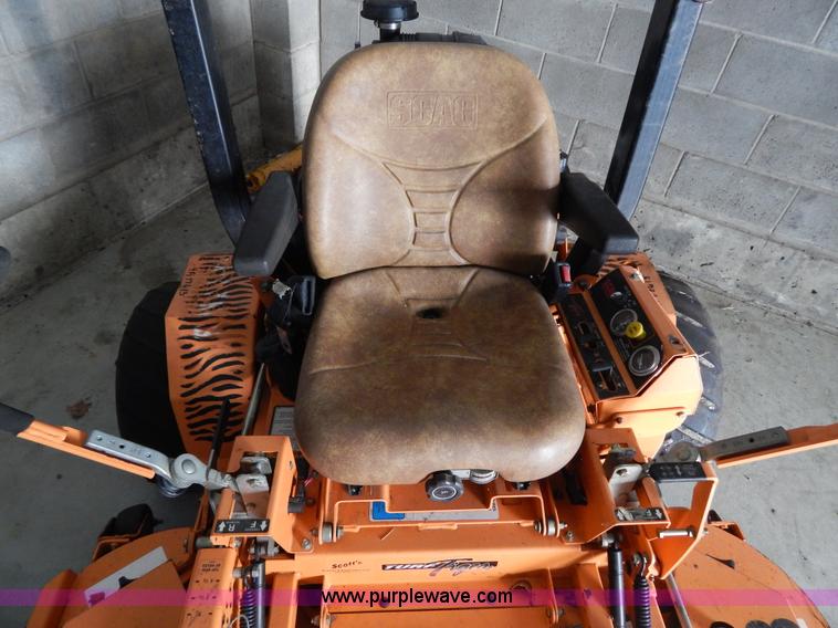 image for item I1054 Scag STT61V-27KA ZTR lawn mower