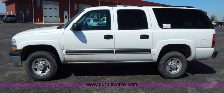 image for item I1065 2003 Chevrolet Suburban 2500 SUV