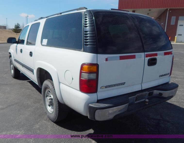 image for item I1065 2003 Chevrolet Suburban 2500 SUV