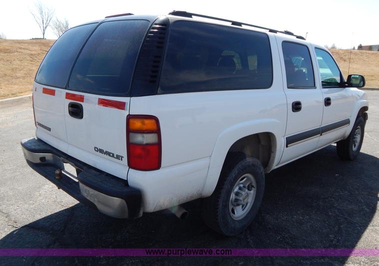 image for item I1065 2003 Chevrolet Suburban 2500 SUV