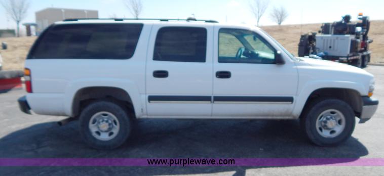 image for item I1065 2003 Chevrolet Suburban 2500 SUV