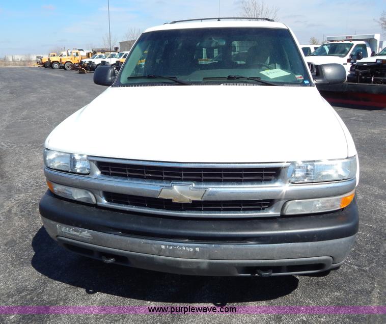 image for item I1065 2003 Chevrolet Suburban 2500 SUV