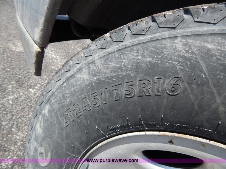 image for item I1065 2003 Chevrolet Suburban 2500 SUV