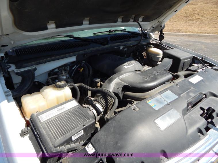 image for item I1065 2003 Chevrolet Suburban 2500 SUV