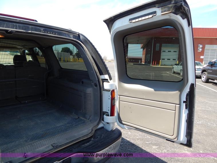 image for item I1065 2003 Chevrolet Suburban 2500 SUV