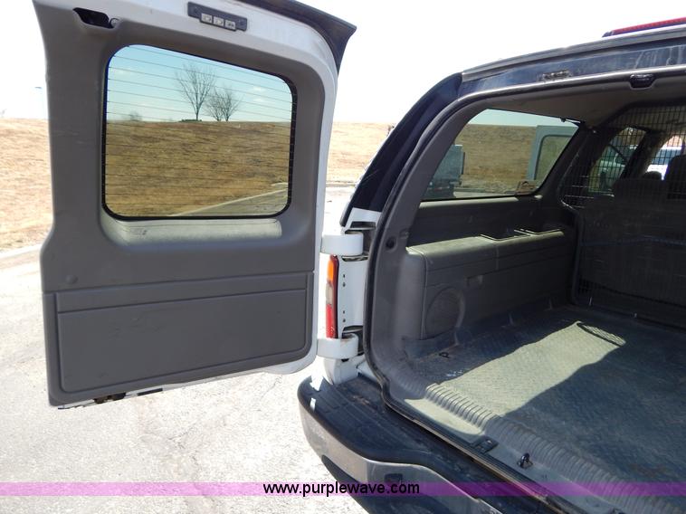 image for item I1065 2003 Chevrolet Suburban 2500 SUV