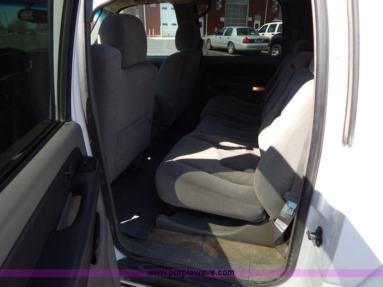 image for item I1065 2003 Chevrolet Suburban 2500 SUV