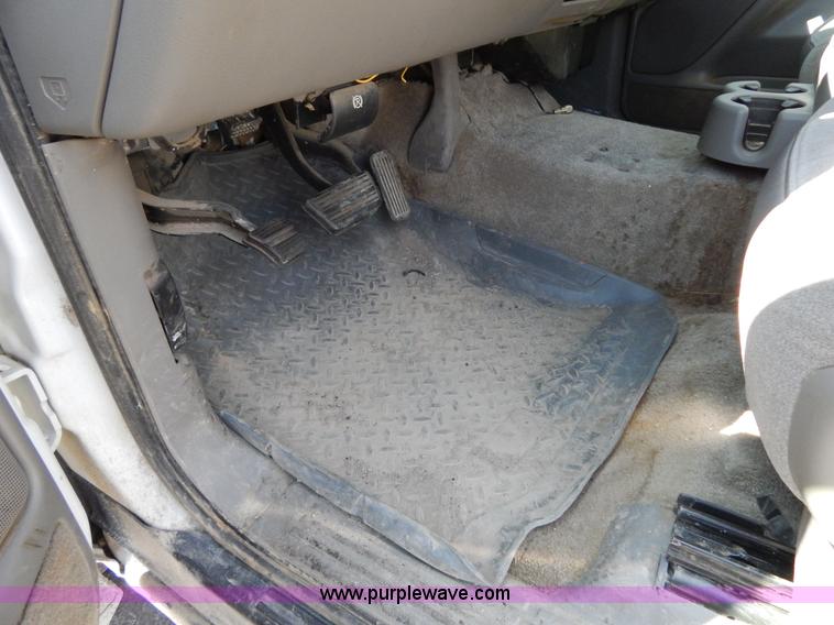 image for item I1065 2003 Chevrolet Suburban 2500 SUV