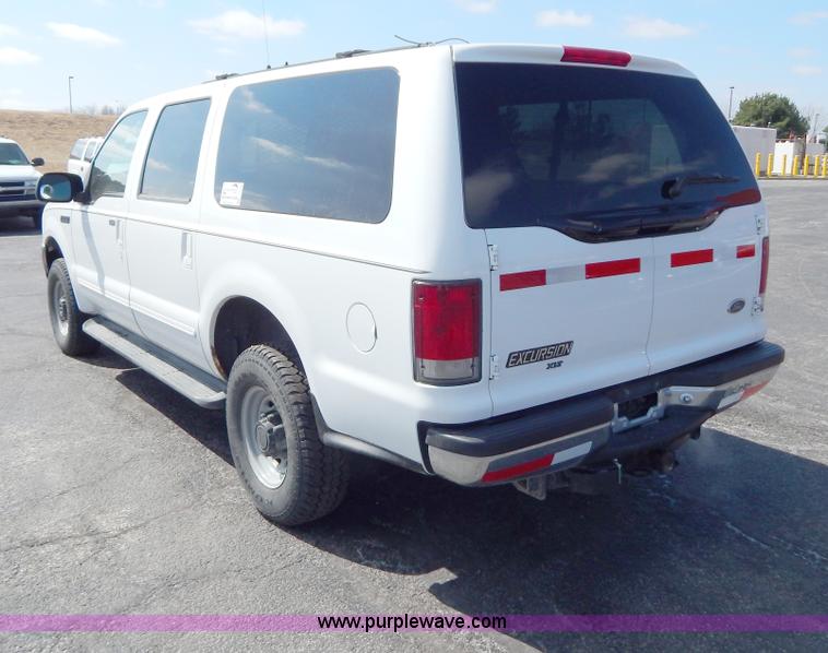 image for item I1076 2000 Ford Excursion XLT SUV