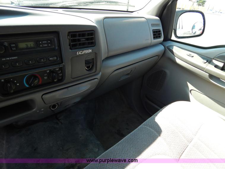 image for item I1076 2000 Ford Excursion XLT SUV