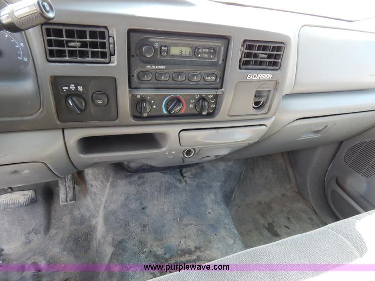 image for item I1076 2000 Ford Excursion XLT SUV