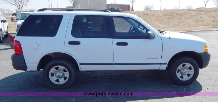 image for item I1078 2004 Ford Explorer XLS SUV