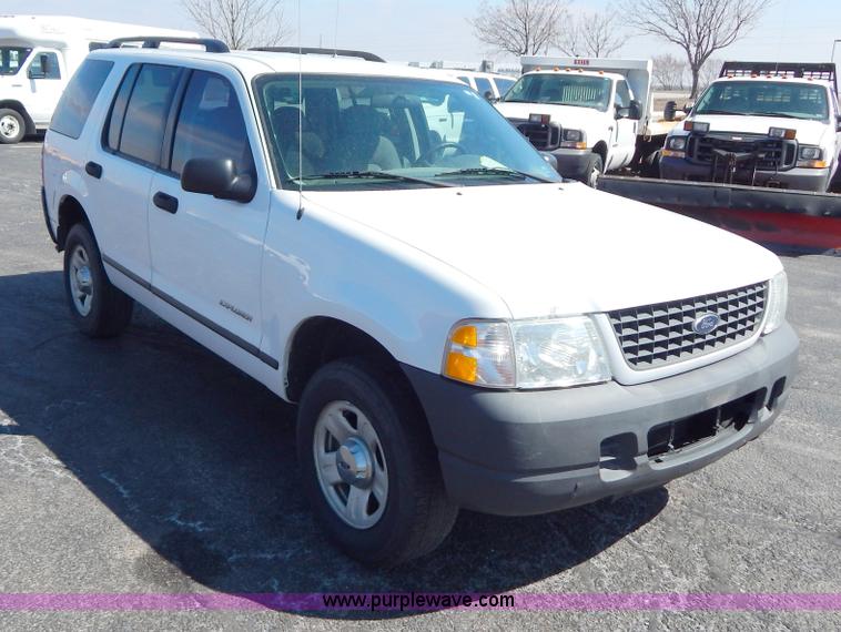 image for item I1078 2004 Ford Explorer XLS SUV
