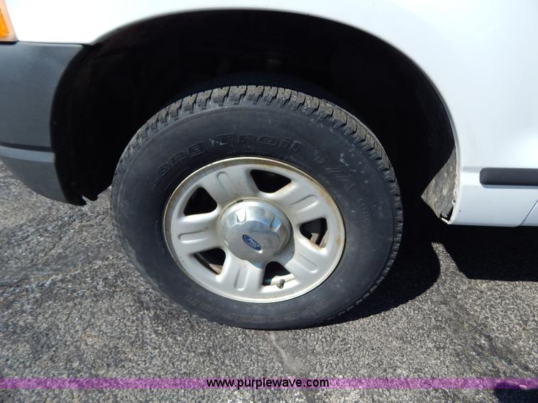 image for item I1078 2004 Ford Explorer XLS SUV