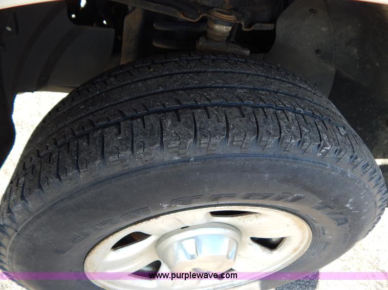 image for item I1078 2004 Ford Explorer XLS SUV